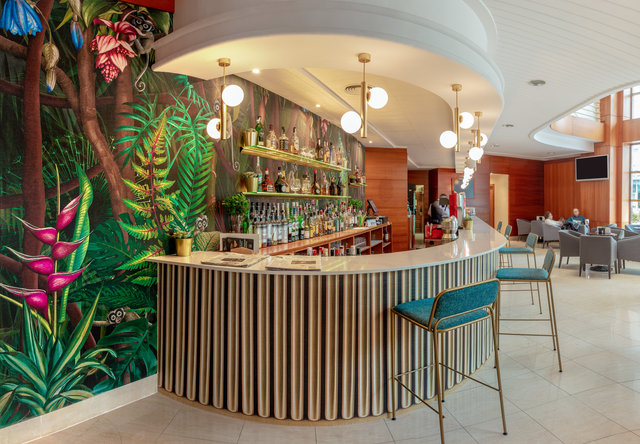 bar
